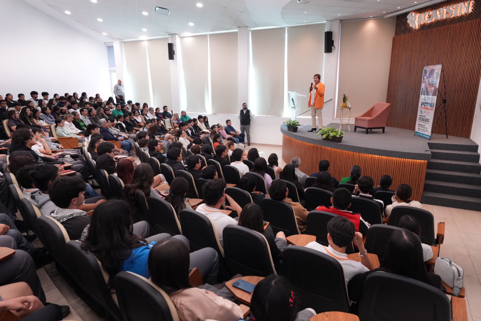 Diputada Tere Guerra platica de prevención de violencia de género con jóvenes del CECyTE