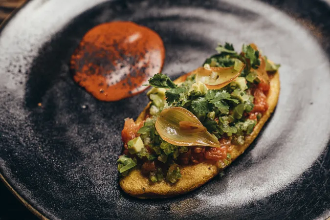 La cocina mexicana está de fiesta luego de que este 16 de noviembre de 2025 se cumplen 15 años de ser declarada como Patrimonio Cultural Inmaterial de la Humanidad por la Organización de Naciones Unidas para la Educación, la Ciencia y la Cultura, UNESCO.