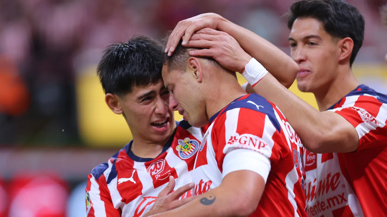 Javier "Chicharito" Hernández rompió una larga sequía de nueve meses sin anotar gol contra Monterrey y no pudo contener las lágrimas
