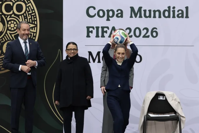 Afirmó que nuestro país está listo para recibir la Copa Mundial de Futbol 2026 el cual tendrá su partido inaugural en el Estadio Azteca y que su boleto lo obsequiará a una niña que sea aficionada.