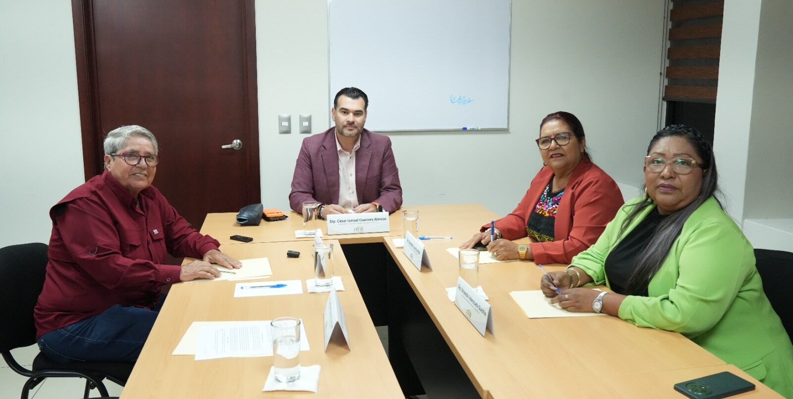 En la reunión realizada la tarde de este jueves, la Comisión de Asuntos Migratorios del Congreso de Sinaloa aprobó por unanimidad punto de acuerdo dirigido a la Junta de Coordinación Política para que solicite a la Fiscalía General de la República supervisar los retenes carreteros durante la temporada de retorno de paisanos y paisanas.