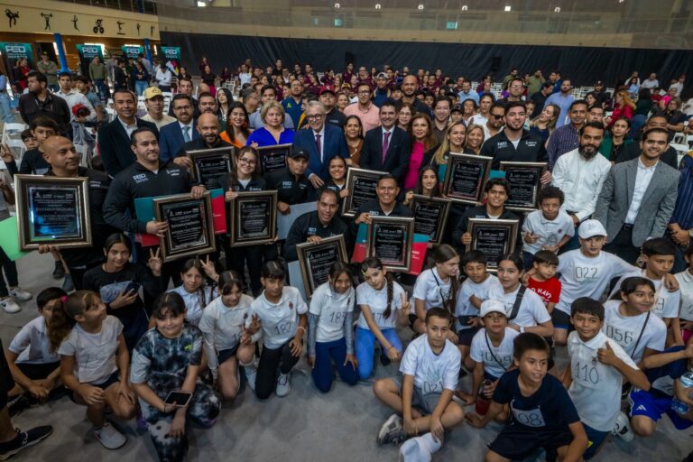 El mandatario estatal entregó el Premio Estatal del Deporte 2025, y adelantó que se incrementarán sustancialmente los estímulos económicos para los ganadores.