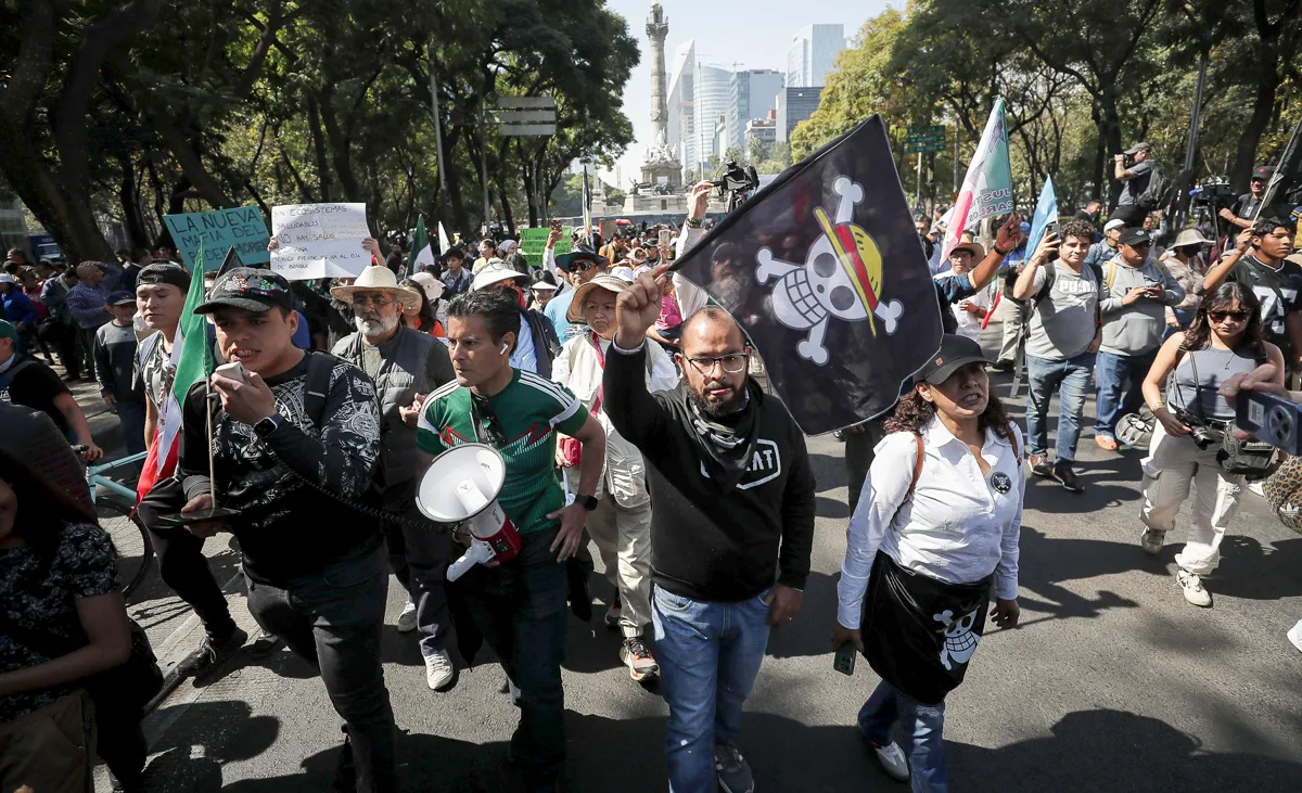 ¡A llenar el Zócalo, con el mitin de la venganza y la victimización!.	
En su paranoia convierten una inconformidad social en conspiración.
