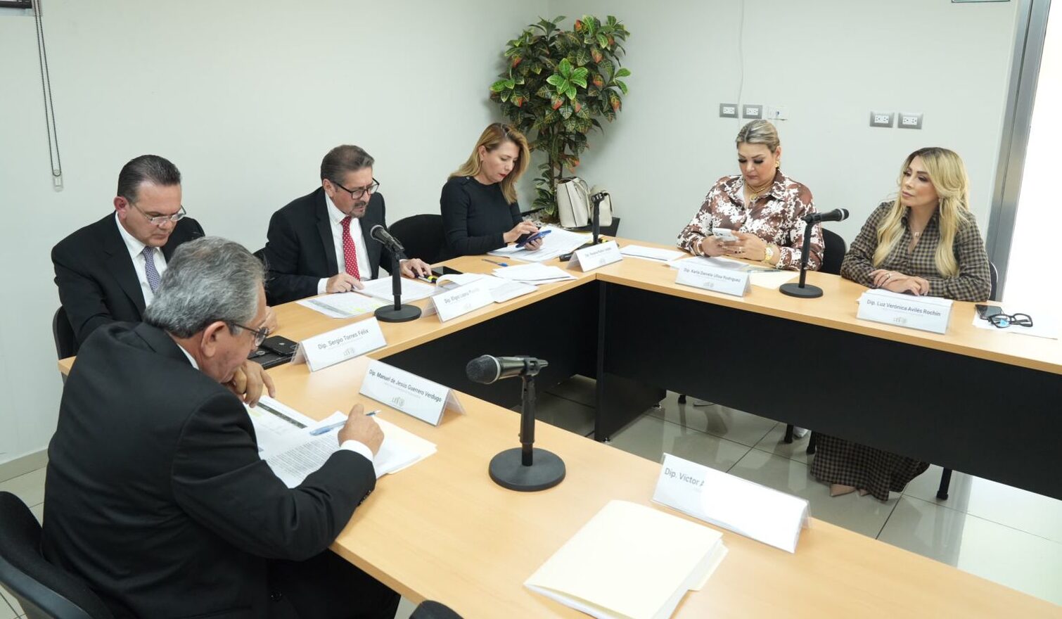 Aprueba las cuentas del Ejecutivo, Legislativo y Judicial