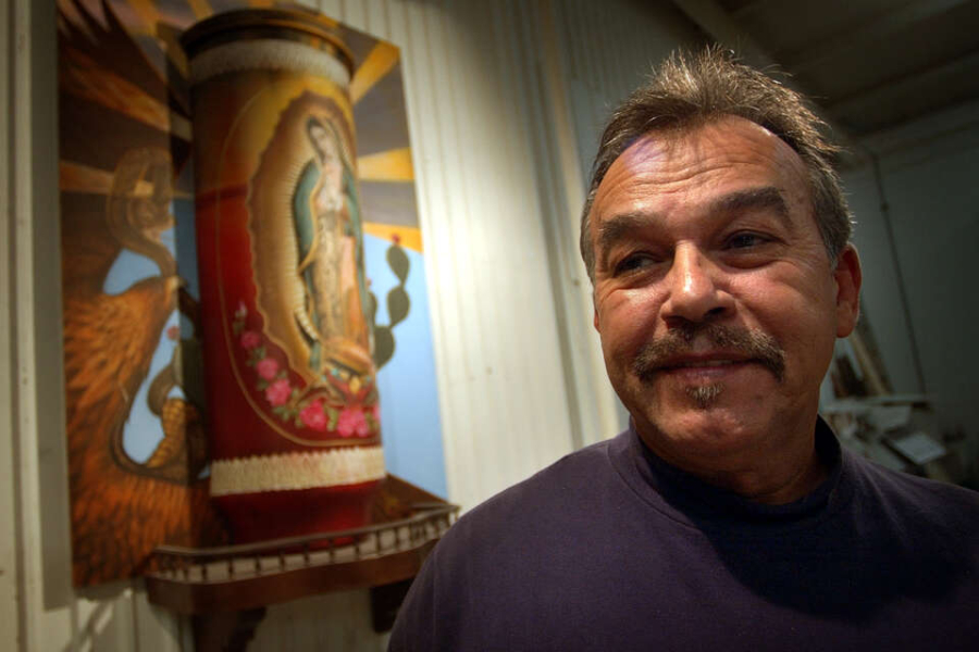 Con 32 m de altura, esta veladora de la Virgen de Guadalupe rinde homenaje a la clásica veladora presente en los hogares mexicanos.