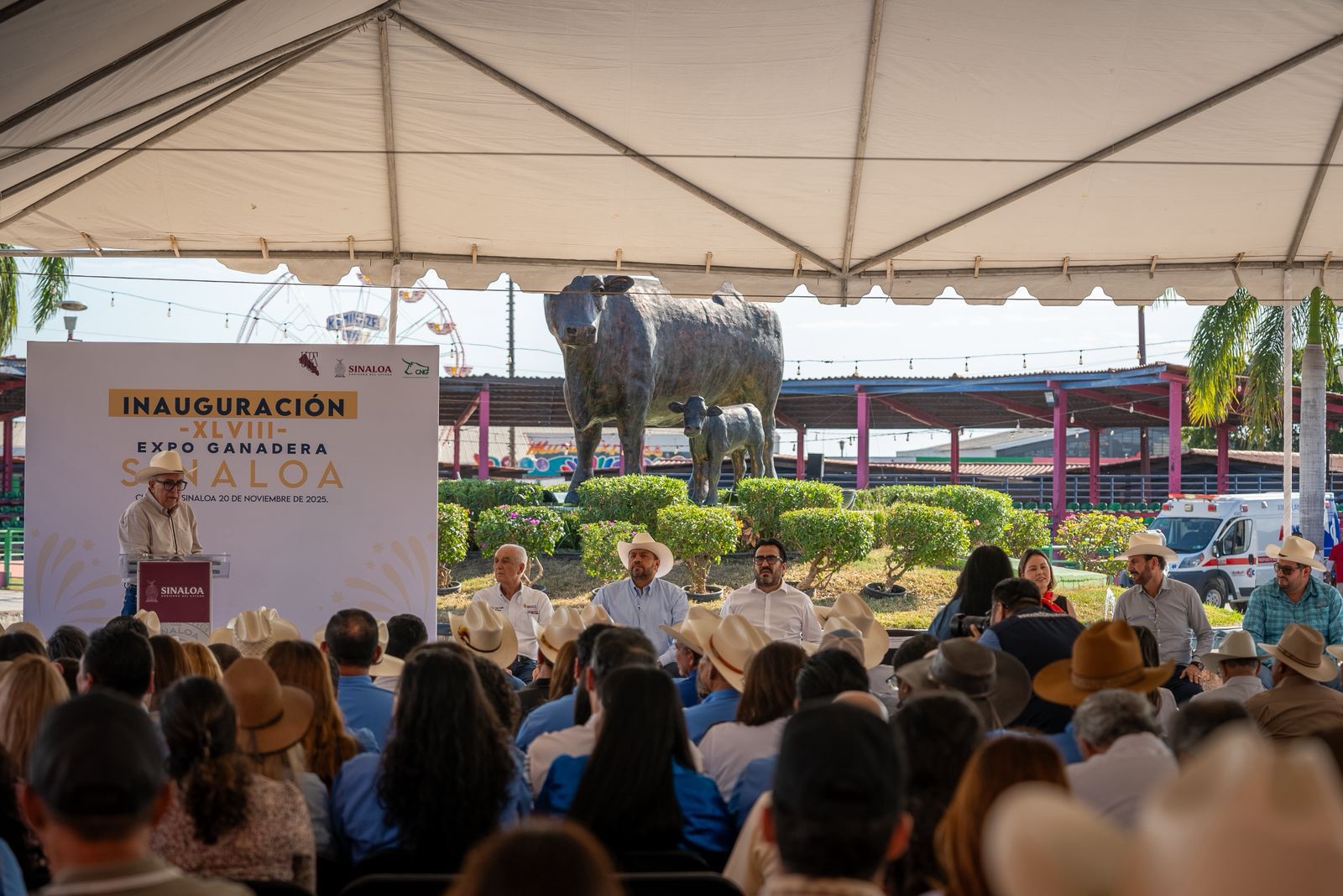 El alcalde Jesús de Dios Gámez con las pilas bien puestas.
Búsqueda de Certeza Jurídica para miles de familias es encomienda de Rocha Moya.
La UAS firme en su consolidación a pesar de las trabas.
Congreso del Estado determina se mantengan las tablas catastrales.
