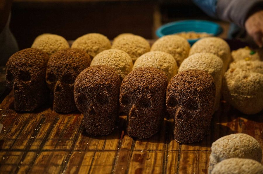 El amaranto (huauhtli) es una de las semillas cuyo consumo tiene una larga tradición en México, principalmente en la región centro. Actualmente se consume de diversas formas, como alegría o dulce, en tortas para guisados con salsas o al natural.