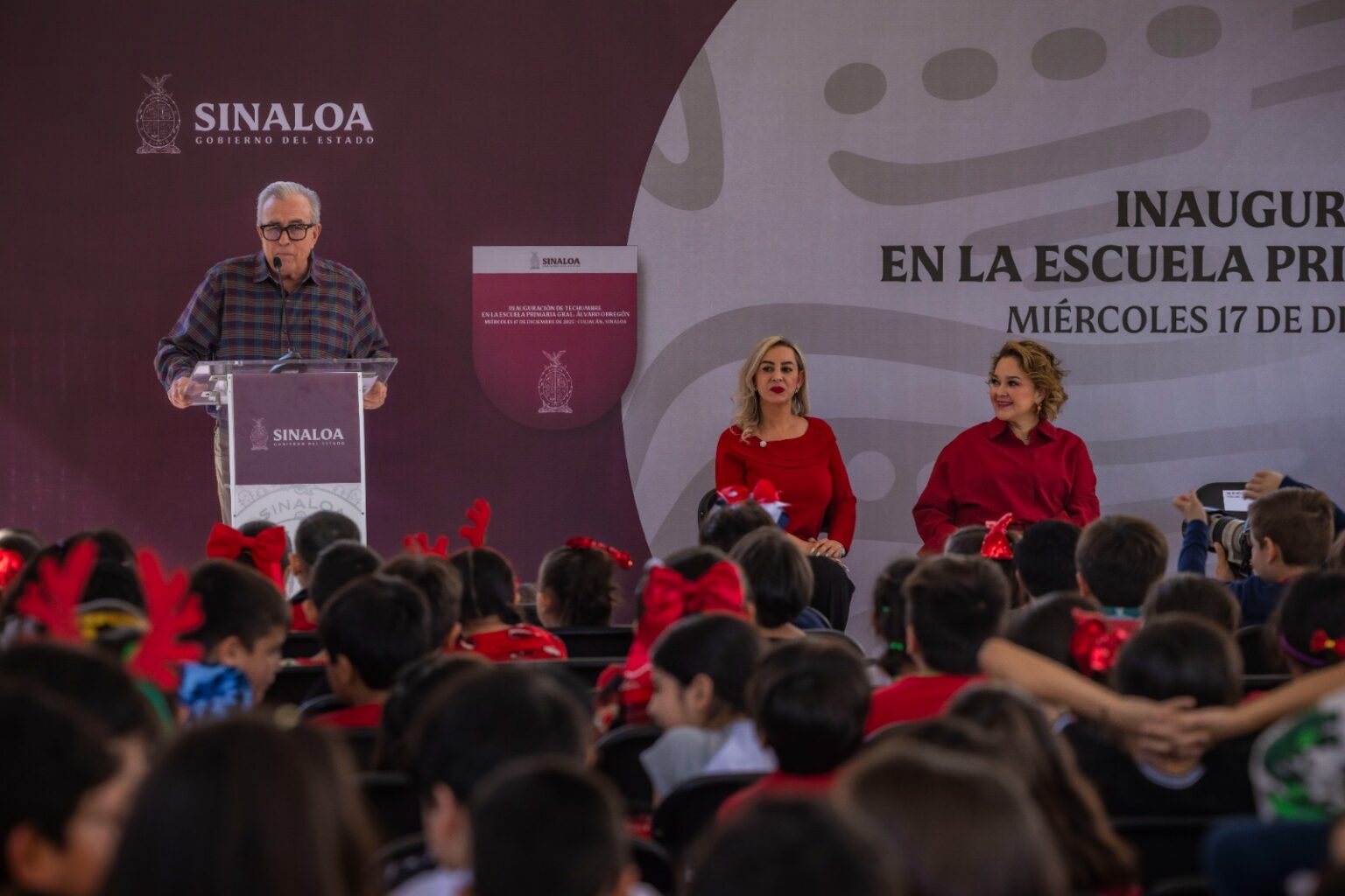 Lamentable lo ocurrido en Escuinapa.
Despotismo e insensibilidad del Vice fiscal Isaac Aguayo Roacho . ¿Lo seguirán acuachando?.
No habrá disminución de presencia de efectivos por estas fechas, señala Rocha.
Recuperan espacios del Viejo Acuario por acuerdo del Cabildo encabezado por Estrella Palacios.
Con Liga MX continuará turismo deportivo en el 2026.
A la espera de derrama multimillonaria.
