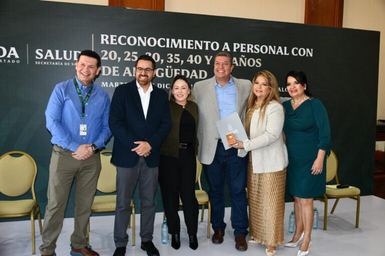 -	Congreso del Estado aprueba reformas para atender delitos cometidos por la vía digital y crea la Unidad de Investigación Cibernética de la FGE en Sinaloa.
-	Prepara Estrella Palacios evento magno de cierre de año y recepción de 2026.
-	Juan de Dios Gámez Mendivil concentrado en Culiacán.
-	Hay nuevo gerente del Tribunal Electoral, el ex secretario del senador Enrique Inzunza.
