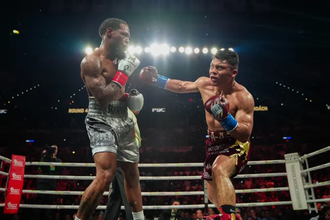Isaac ‘Pitbull’ Cruz, campeón interino de las 140 libras del Consejo Mundial de Boxeo, declaró que está dispuesto a darle la revancha a Lamont Roach Jr. luego de que empataran mayoritariamente el sábado por la noche en San Antonio, Texas.