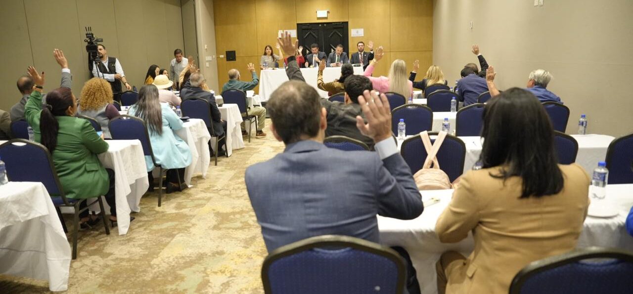 Por unanimidad, el Congreso del Estado de Sinaloa aprobó las actualizaciones de los Valores Unitarios del Suelo y Construcciones para 14 municipios del estado, que sirven de base para determinar el Impuesto Predial a aplicar para 2026 y que variará entre el 2.5 y el 4 por ciento, dependiendo del valor de los bienes inmuebles.