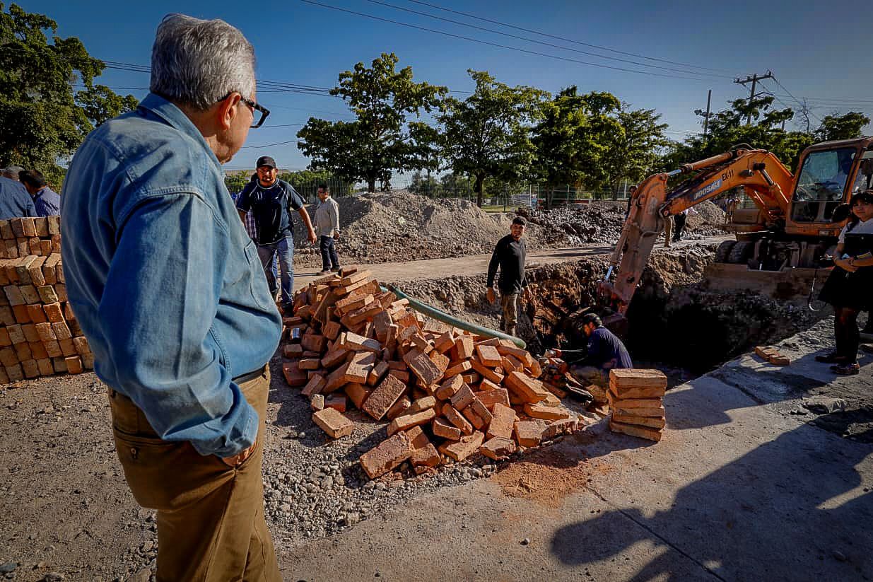 También supervisó los trabajos de rehabilitación del colector sobre la calle Santos Degollado; en ambas obras se invirtieron más de 10 millones de pesos