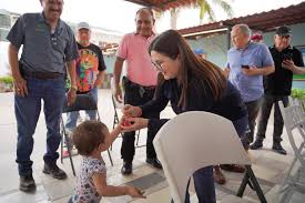 Senadores sinaloenses abrazan niños y echan tortillas al comal: ridículos!!.
100 millones para pagos de casetas de parásitos…¡perdón!. Diputados.
Baja presión en la UAS: ii Uff!! Chillara la cazuela.
Cuídate de los juegos y y fuegos pirotécnicos.
