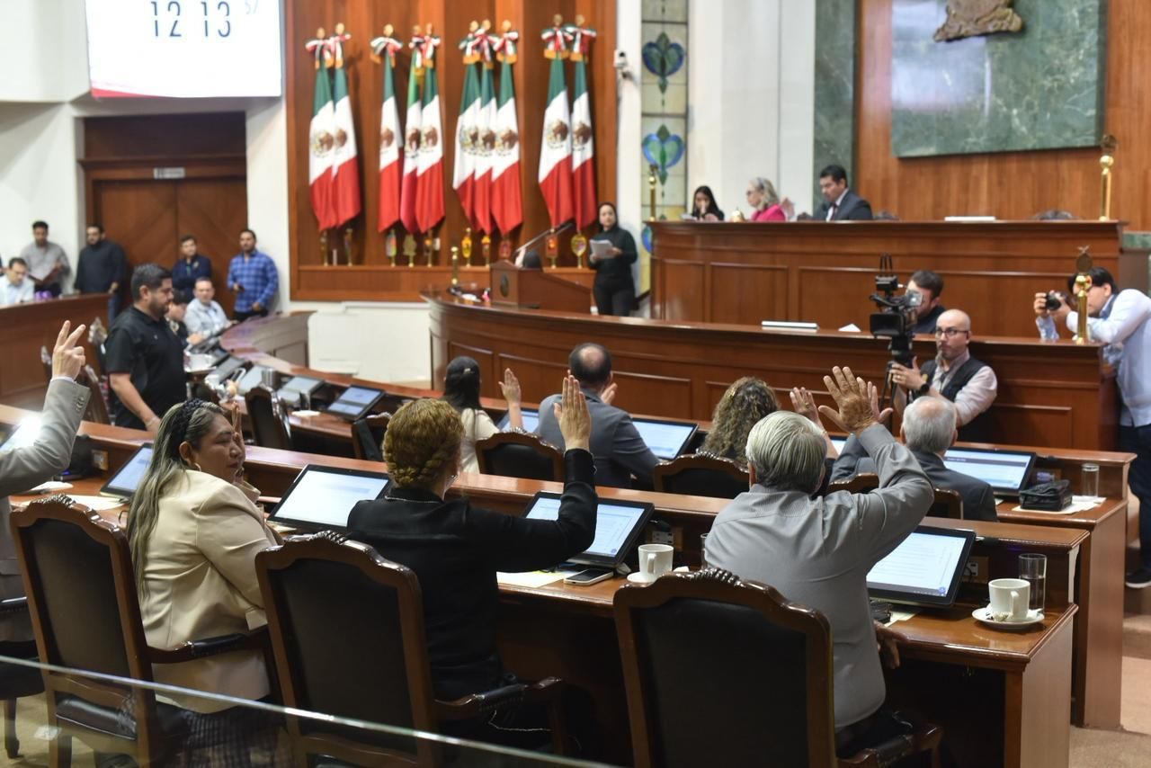 Licencia de conducir permanente generará impacto positivo en conductores.
Cae el primer guillotinado por andar de …ulo pronto.
Estrella Palacios arroja la tarraya en CDMX.
Comisiones del Congreso rinden sus informes.
