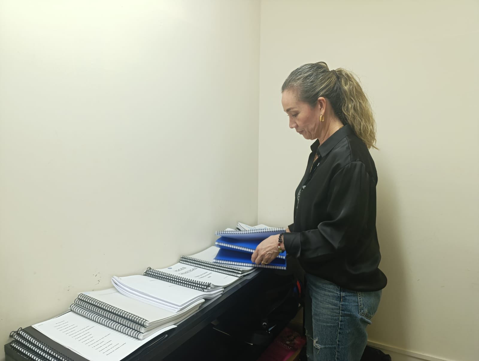 El comité organizador del Premio Clemencia Isaura de Poesía uno de los más prestigiados de México, ha recibido 307 poemarios, y se espera que en los próximos días el interés por participar aumente. El premio será de 100 mil pesos y la Flor Natural para el poema ganador.