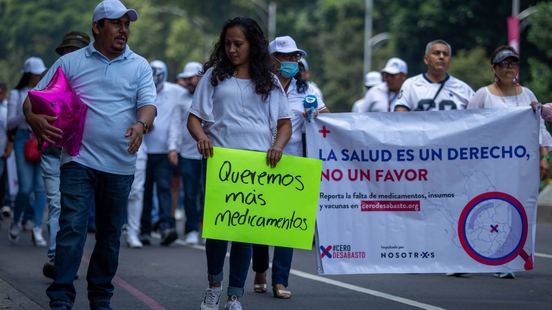 La negación como política pública.
Ahora resultan que aman los arbolitos, mascotas y les gustan los atoles.
Imelda Castro regala ¡hasta boletos de beisbol!... ¡que desfachatez!.
Abofetea el Teesin a la Gerencia caciquil del PAN en Sinaloa.
