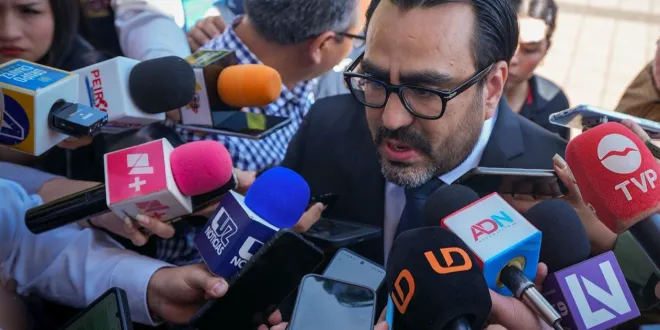 Espionaje y control? O realmente es para combatir el crimen.
En Sinaloa el PRI cacarea su quehacer… Y los otros partidos ¿Qué pex?.
Estrella Palacios anda acelerada y crece la presencia de Juan de Dios Gámez Mendívil.
Maribel Chollet denuncia maquillaje de cifras de seguridad.
Claudia desacredita asunto de empleos criminales dichos por vocera de Morena.
