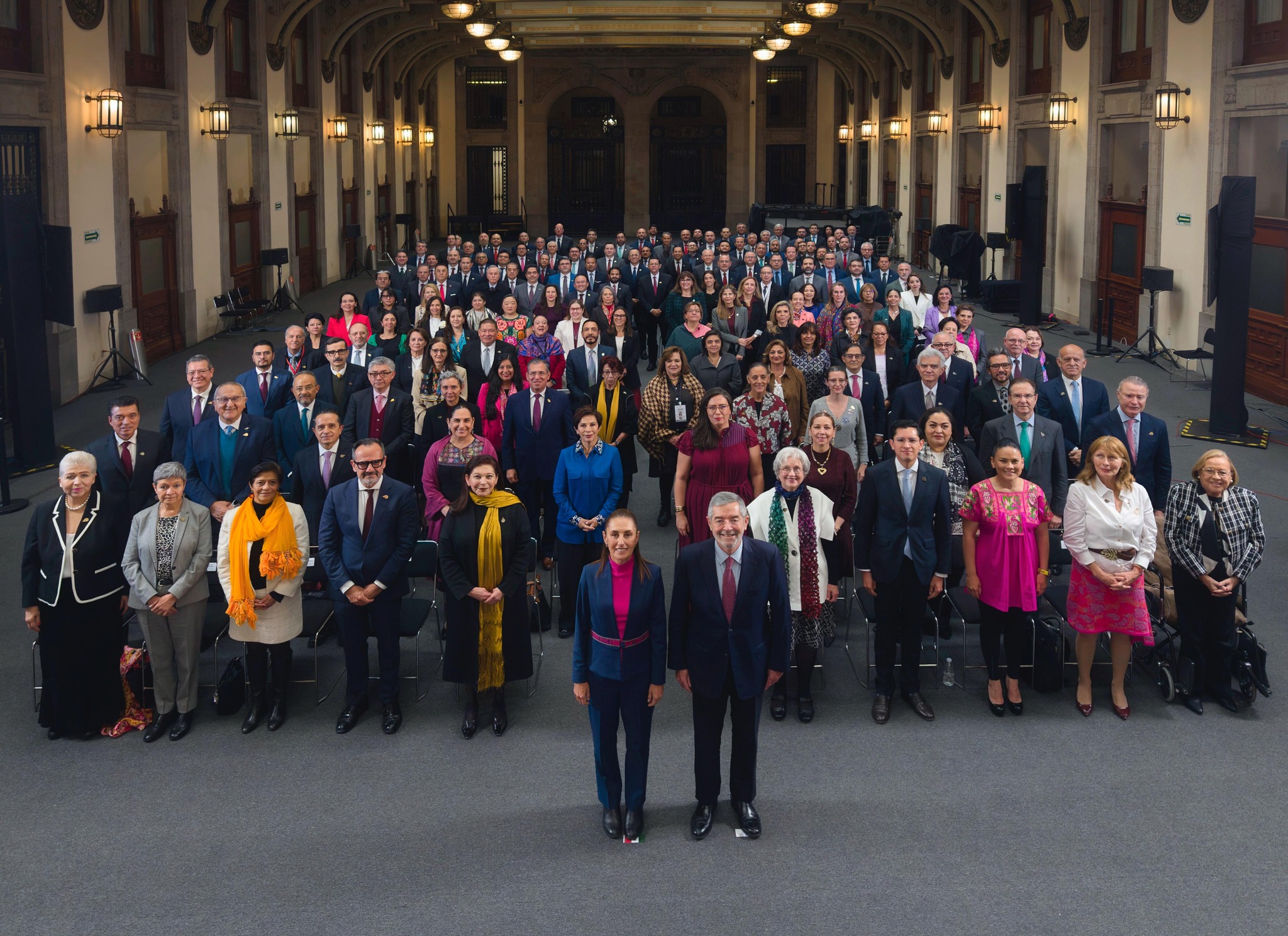 Impactará feo a Mazatlán la salida del futbol profesional.
-	Inician entrega de becas a estudiantes de secundaria.
-	Con 4 obras simultáneas ataca Gobierno de Mazatlán problemas de saneamiento.
-	Critican a vocera de Morena por decir que el Crimen genera empleos. ¡ternurita!.
-	Reaparece Quirino en las fotos durante reunión de cuerpo diplomático con CSP.
