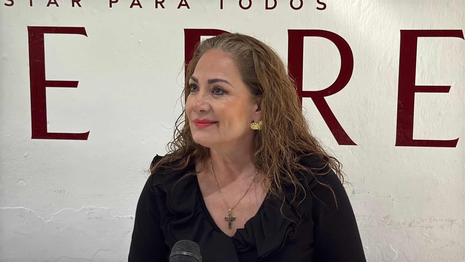Espionaje y control? O realmente es para combatir el crimen.
En Sinaloa el PRI cacarea su quehacer… Y los otros partidos ¿Qué pex?.
Estrella Palacios anda acelerada y crece la presencia de Juan de Dios Gámez Mendívil.
Maribel Chollet denuncia maquillaje de cifras de seguridad.
Claudia desacredita asunto de empleos criminales dichos por vocera de Morena.
