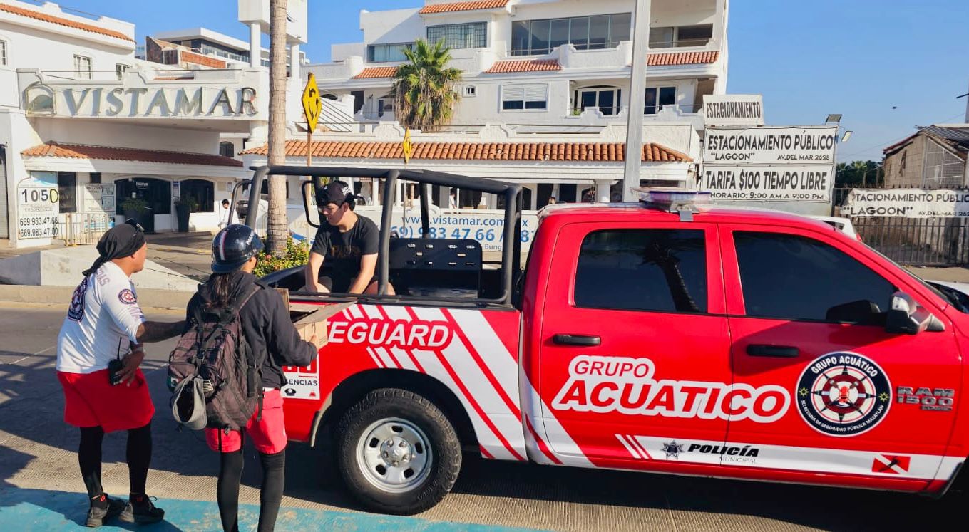  La alerta se generó en el área de Playa Norte; el joven, al lanzar la cuerda, atrapó de manera accidental al ave acuática