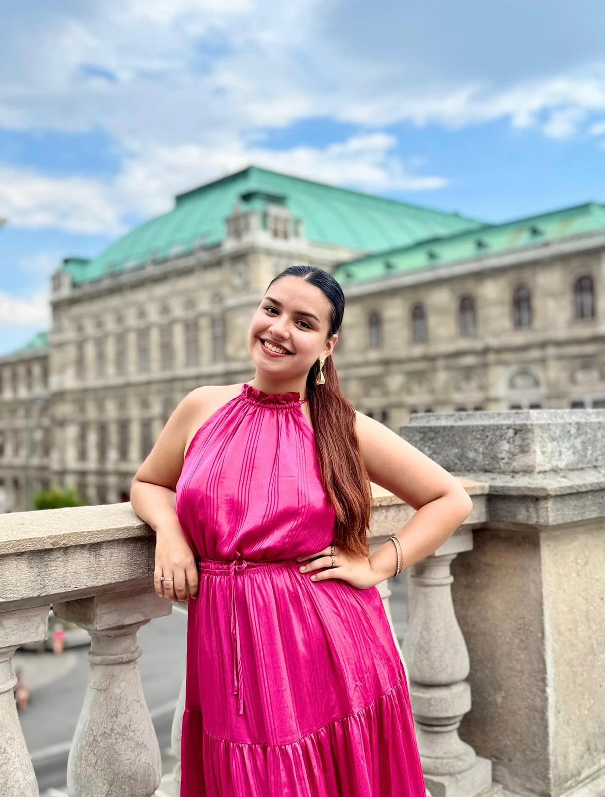 .- La soprano Vanessa Gama vive un momento clave en su trayectoria artística al participar por primera vez en el Concurso Ópera San Miguel, una plataforma de proyección nacional dirigida a jóvenes cantantes que buscan consolidar su carrera profesional dentro del exigente mundo operístico.