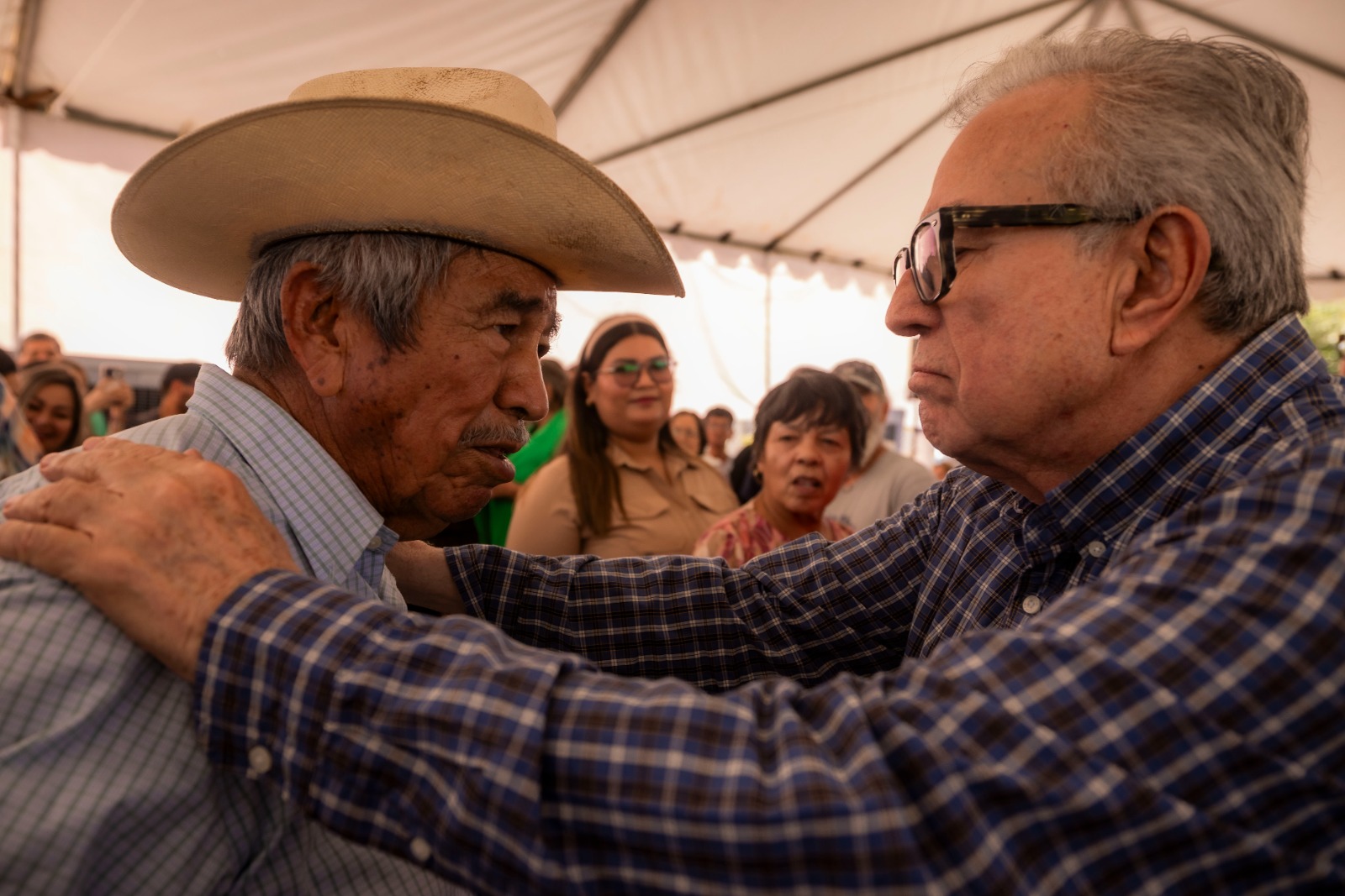 El gobernador Rocha y la alcaldesa Lupita López, inauguraron la calle Pedro Juárez, con una inversión superior a los 3.3 millones de pesos, obra muy esperada por los vecinos.