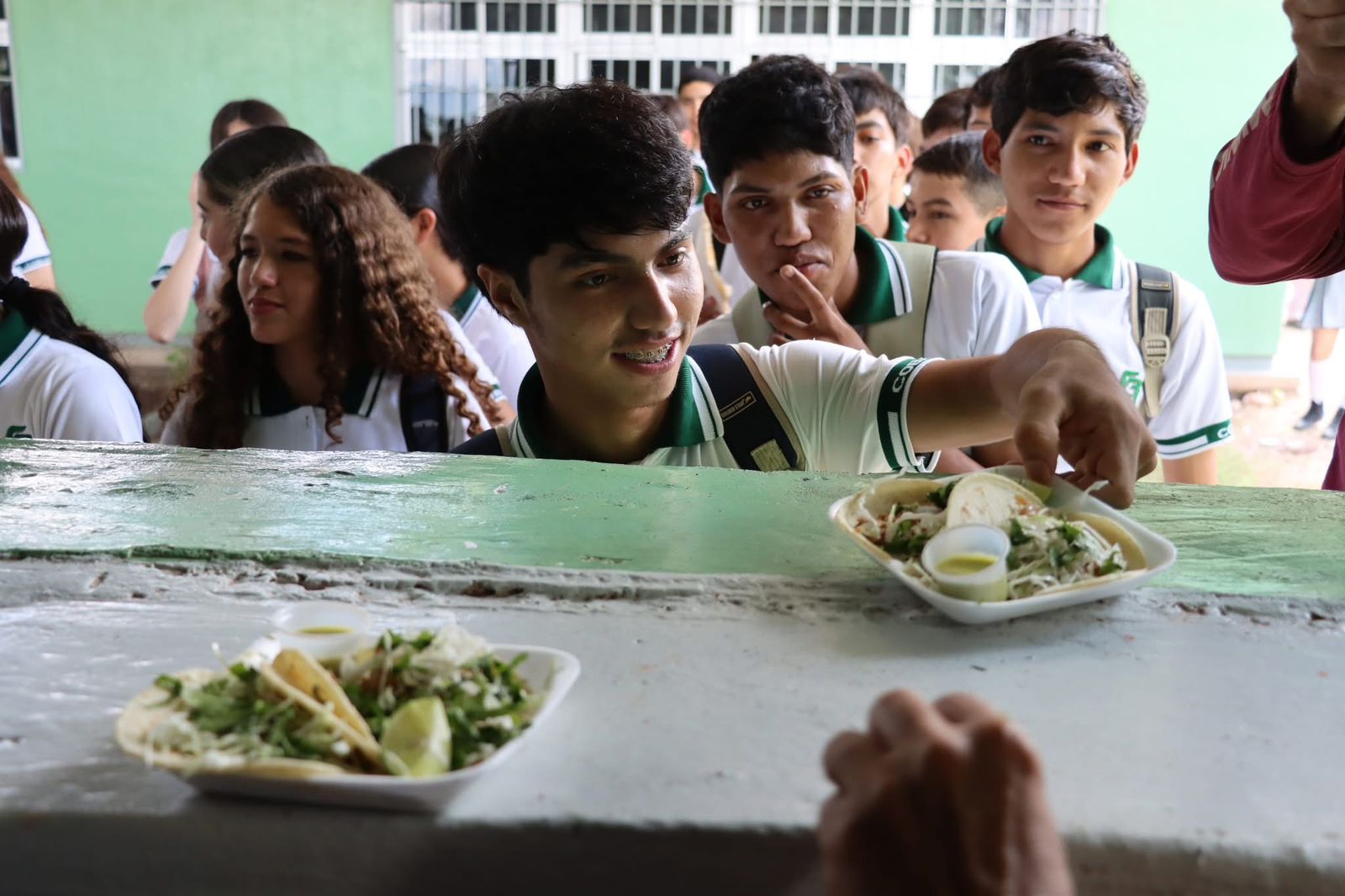 El programa Comedores Juveniles benefició a más de 900 estudiantes de nivel medio superior y superior durante 2025