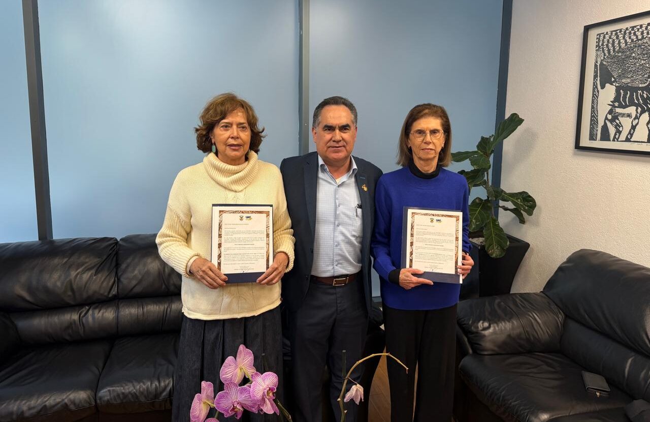 El H. Consejo Universitario de la Universidad Autónoma de Sinaloa (UAS) aprobó a propuesta del Rector, doctor Jesús Madueña Molina, otorgar el Grado Doctor Honoris Causa, máximo galardón que entrega esta máxima casa de estudios, a las doctoras Annie Pardo Cemo y Rosaura Ruíz Gutiérrez, por sus destacadas aportaciones a la ciencia.