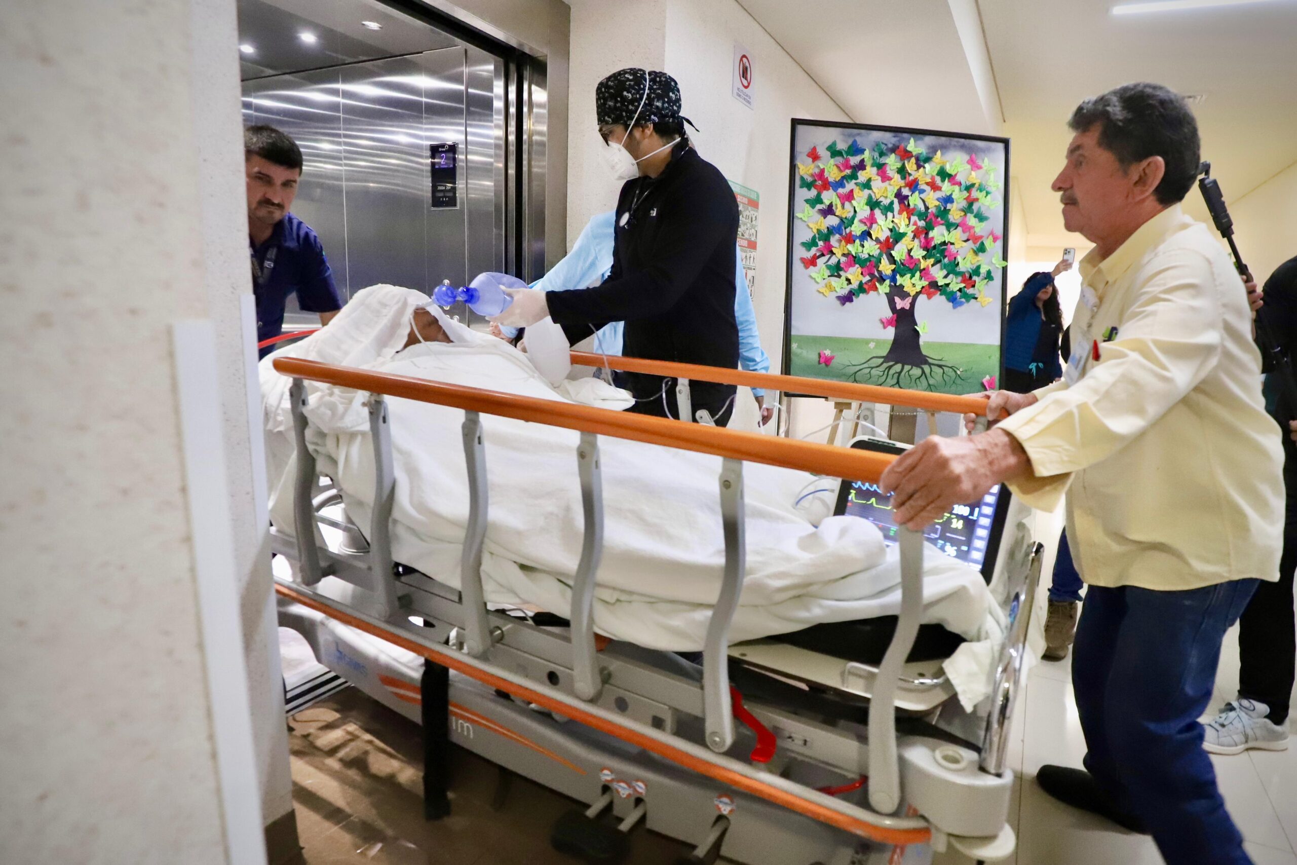 Entre aplausos y gratitud, Jesús Humberto fue despedido en el Hospital General tras donar sus órganos y ofrecer una segunda oportunidad de vida a pacientes en espera