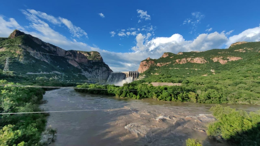 Un mural pintado por el artista mexicano Federico Silva se encuentra en una cueva de un pueblo mágico de Sinaloa, junto a una Presa. Aquí conoce los detalles: