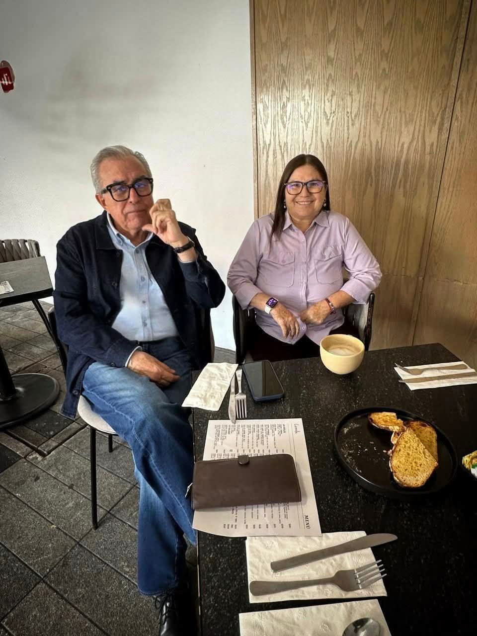 Martes inician preinscripciones en línea.
Discuten ciudadanos alternativas contra la situación actual el estado.
Realmente. Rocha e Imelda, solo tomaron café?.
Reencarpetado prioridad de Estrella Palacios.
A nadie engaña Rosa Icela Rodríguez.
