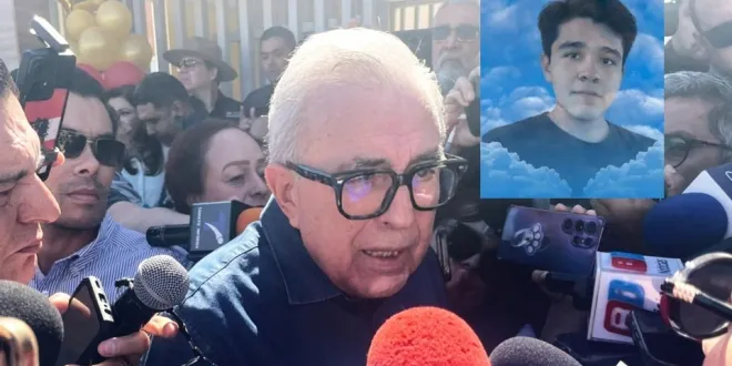 Preocupa Sarampión en Sinaloa y se abren macrocentros de vacunación.
¡Gerencia del PRI dice que no hay claridad en el combate al sarampión!.
¡¿Qué cree, ¿! Todavia existe la CTM!.
De risa loca. El cargador de portafolios de Quirino, quiere Auditor de la Federación ¡Moderno!
Rocha se reúne con familia de Ricardo Mizael.
Quitan un pelo al gato: Elba Esther debe pagar 19 millones al SAT.
