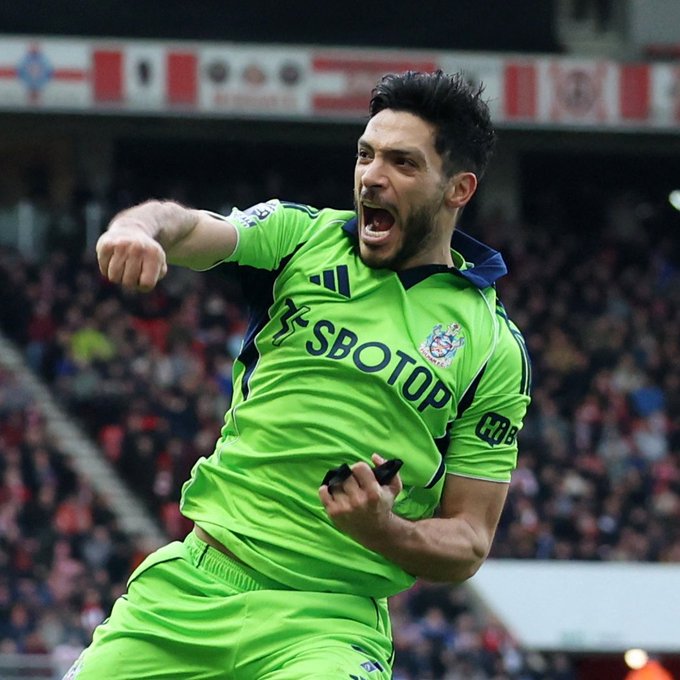 Anota dos goles  contra Sunderland y entre estos su penalti número 13.