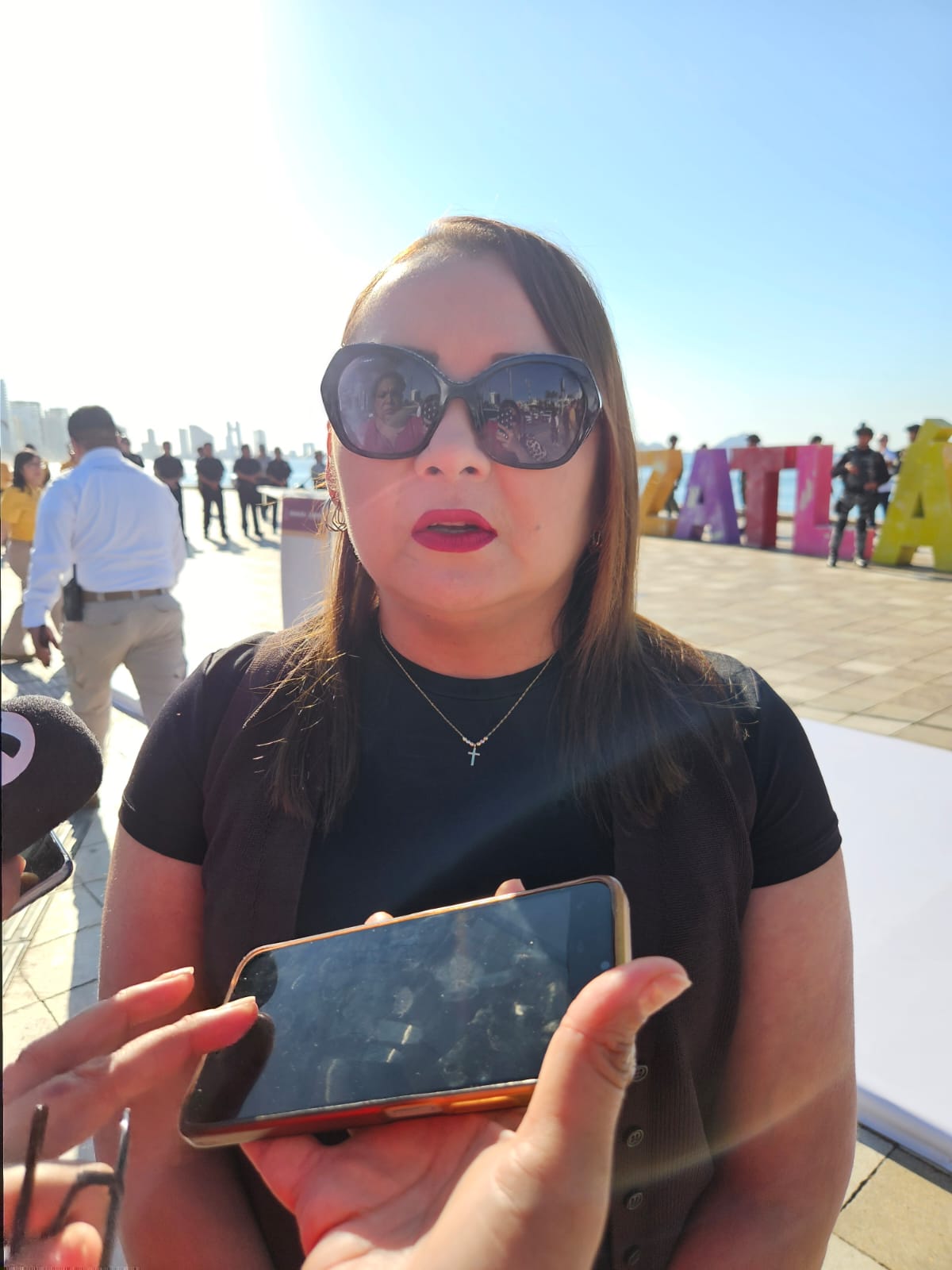 - Hasta el momento se han realizado cinco cateos, uno de ellos en Mazatlán.
- Llama a familiares de los mineros y ejecutivos de la empresa a dar más información.
- En relación al ataque a los diputados de MC trabajan en análisis de balística.