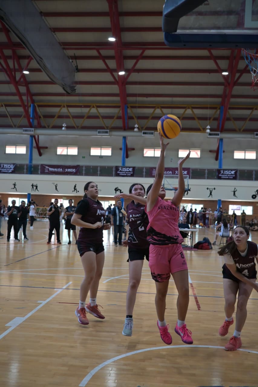 La rama femenil se luce con dos medallas doradas en las categorías 2013-2012 y 2011-2010 y gana el corazón del público con su gran esfuerzo 