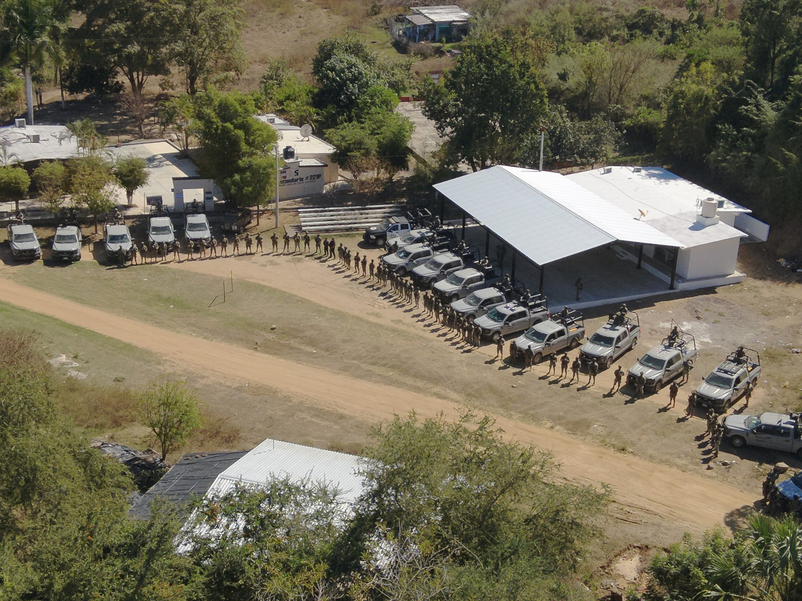 Marina en coordinación Interinstitucional aseguró municiones, equipo táctico, un artefacto explosivo improvisado y localizó campamentos en Sinaloa