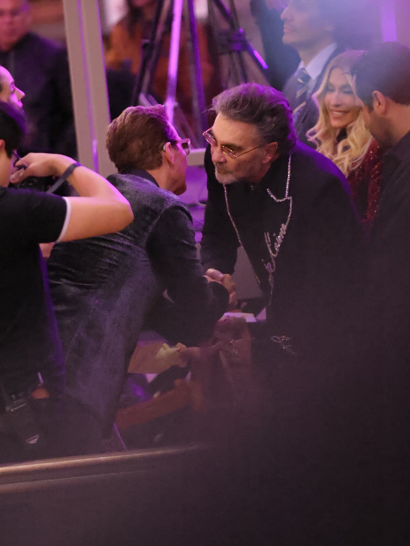 Emmanuel agradeció a Dios sus 50 años de trayectoria en una misa en la que estuvo acompañado de su familia, amigos y fans