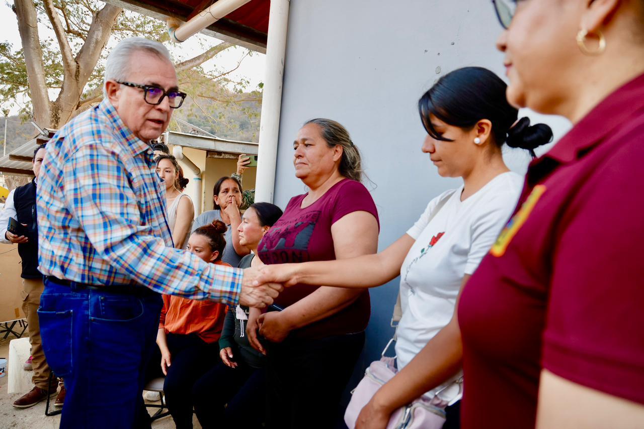 No se pierde la esperanza en el rescate de los mineros de Rosario.
14 mil elementos participan en el operativo de seguridad por Semana Santa.
Reconoce diputada Tere Guerra que aún no se erradica la violencia en Sinaloa.
Exitoso el primer Parlamento de Mujeres en Sinaloa.
Falso que hayan llegado todas!!