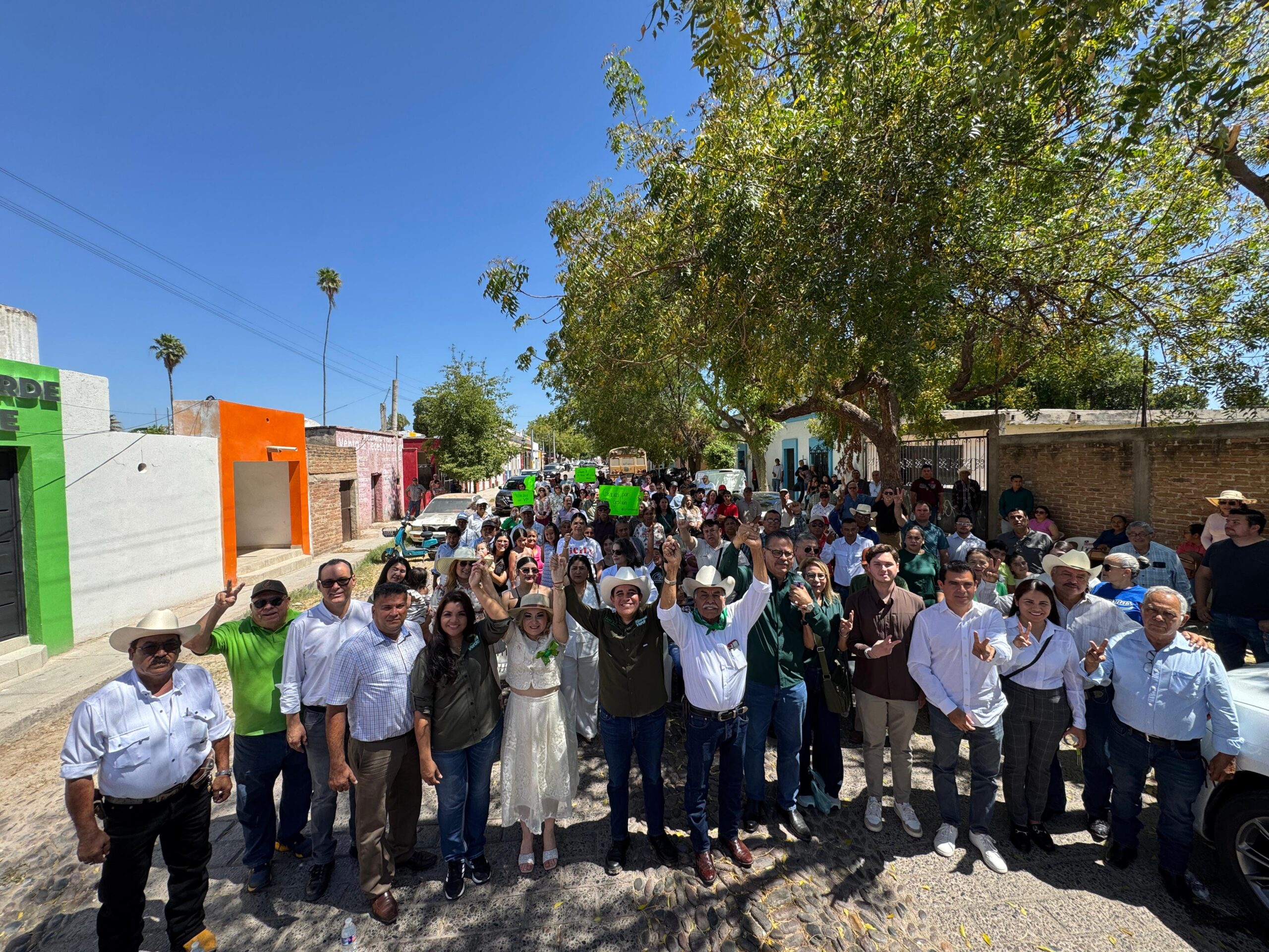 Graciela dice que siempre Sí!!!!!
Diputada Tere Guerra peina el territorio sinaloense.
El PRI oficializa la Red de Defensores de Sinaloa.
PAN dice que tiene 5 mil inscritos para buscar hueso.
Anda airado el Duende Verde Madrid Pérez. ¡Boitelas!.
