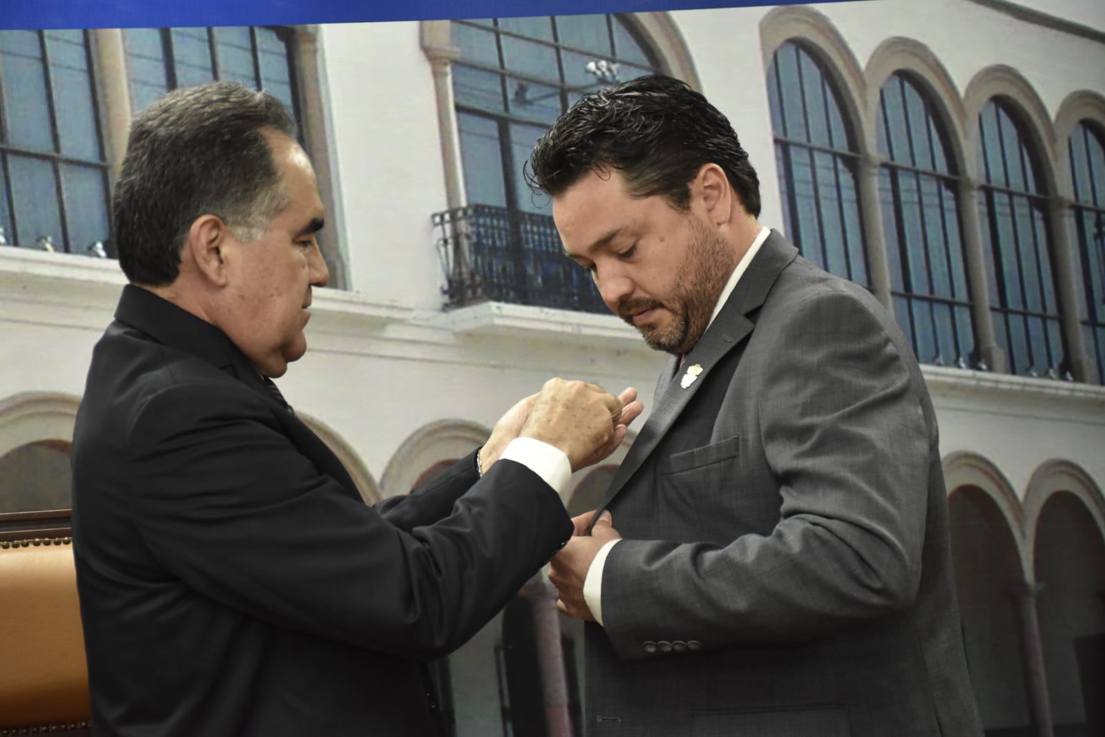 A través de la campaña de facilidades de pago “Cumplamos Juntos”, el INFONAVIT se comprometió a una reducción del 95% en multas y actualizaciones. Esto permitirá a la UAS regularizar su situación mediante un esquema de pago de doce parcialidades mensuales.