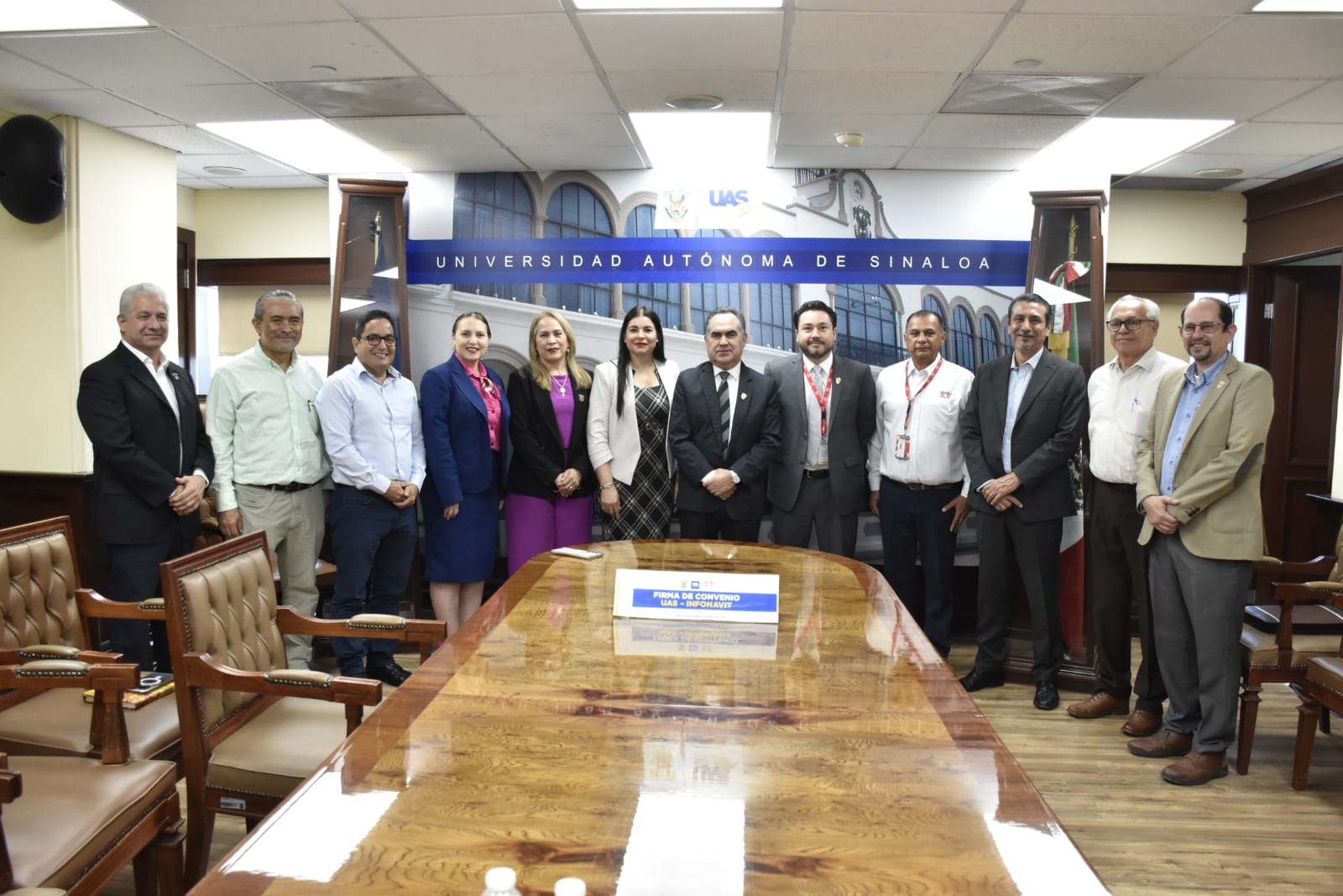 A través de la campaña de facilidades de pago “Cumplamos Juntos”, el INFONAVIT se comprometió a una reducción del 95% en multas y actualizaciones. Esto permitirá a la UAS regularizar su situación mediante un esquema de pago de doce parcialidades mensuales.