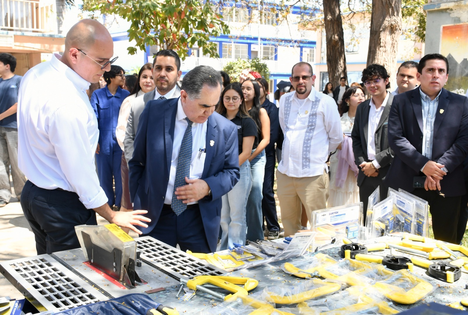 Los alumnos de la carrera se mostraron agradecidos por el apoyo recibido, ya que este equipamiento les permitirá consolidar su formación académica y el desarrollo de sus prácticas profesionales.