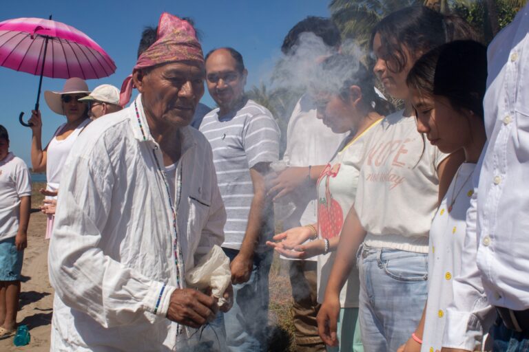 En un marco de respeto a las tradiciones y promoción del conocimiento científico, se celebró con éxito el inicio de la primavera en la Playa Punta de Grano, Teacapán, como parte del programa institucional “Escuinapa Tierra Que Quiero Con Toda El Alma”.