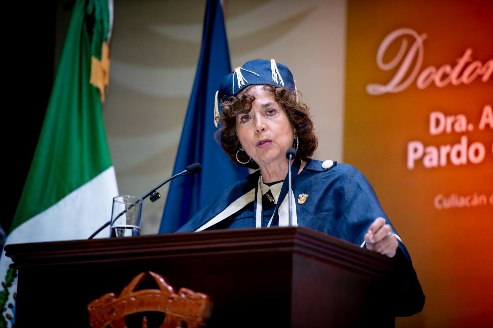 La Universidad Autónoma de Sinaloa (UAS) se vistió de gala y, en un marco de celebración sin precedentes, entregó su más alto reconocimiento: el Doctorado Honoris Causa a la Doctora Annie Pardo Cemo y a la Doctora Rosaura Ruiz Gutiérrez, dos mexicanas sobresalientes por su inteligencia e inspiradoras por su tenacidad, liderazgo y calidad moral.