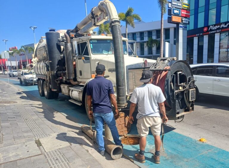 Pese a ser áreas donde constantemente se realizan sondeos para limpieza del alcantarillado, JUMAPAM ha extraído grandes cantidades de desechos sólidos de manejo especial