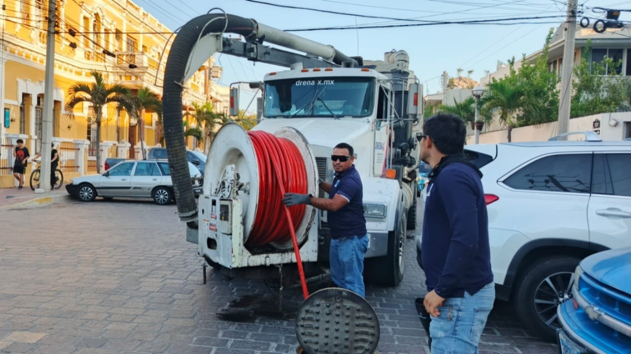 Se realizan trabajos de mantenimiento preventivo en las áreas donde se concentra el mayor número de visitantes