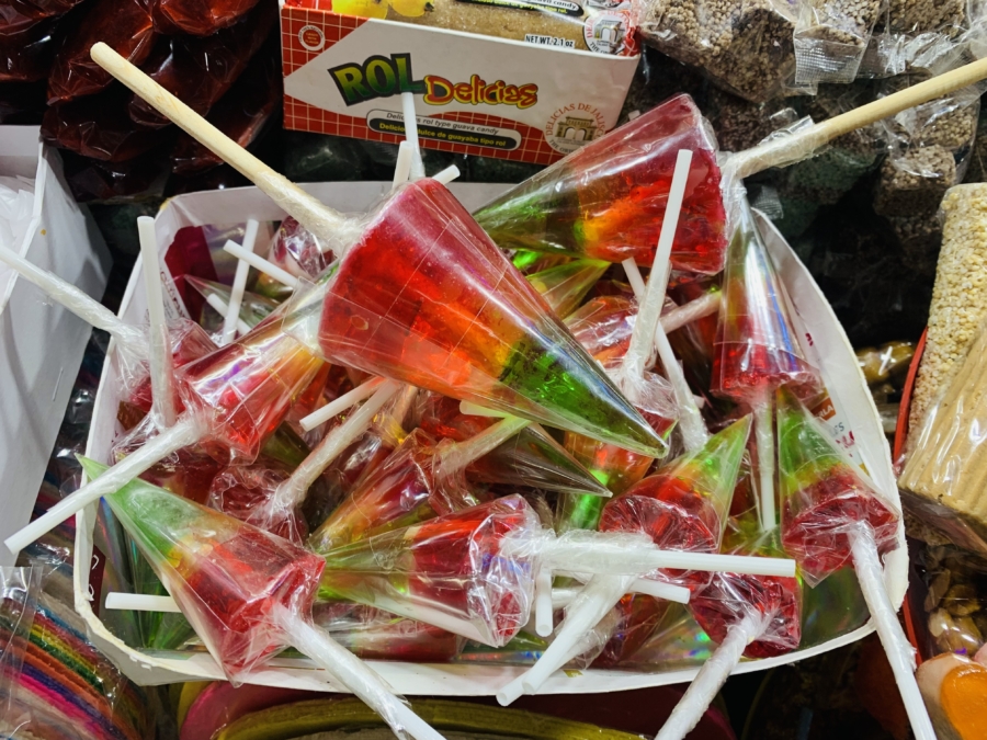 ¿Recuerdas la paleta pirulí? Te contamos la historia de este dulce tradicional mexicano que está en peligro de extinción.