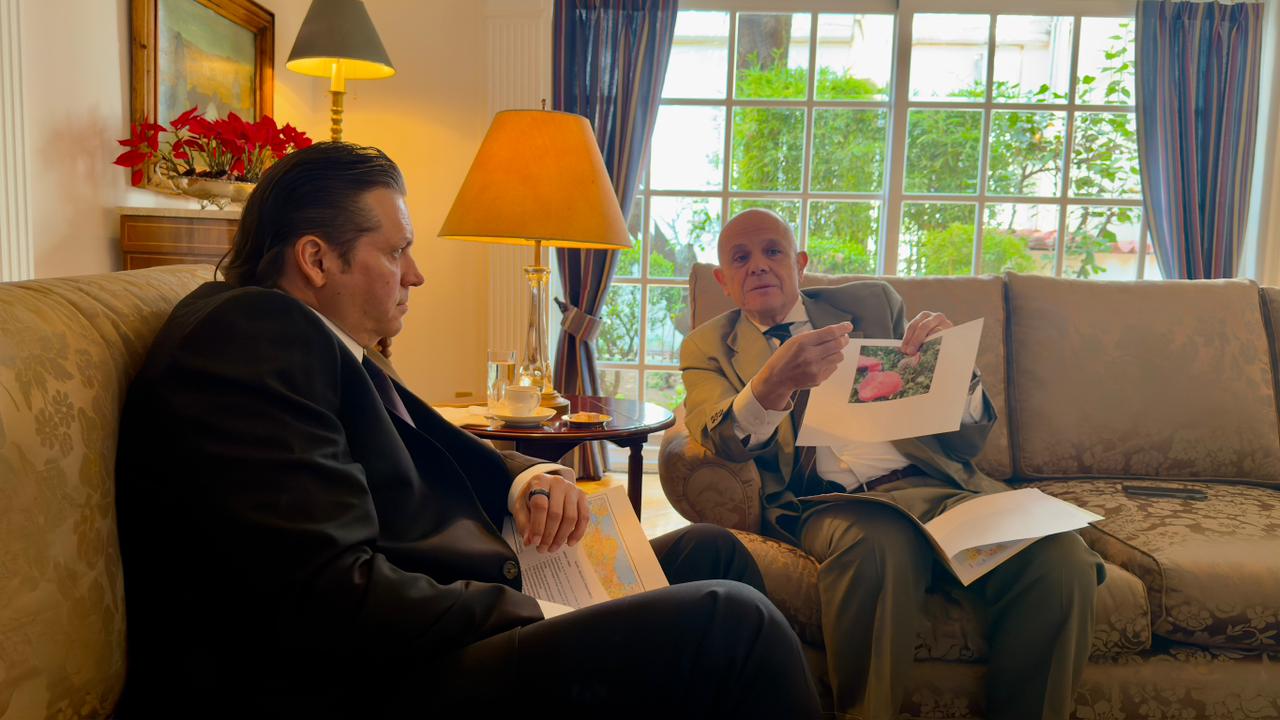 El diputado federal Mario Zamora Gastélum sostuvo una reunión de trabajo con el embajador de la República de Turquía en México, Murat Salim Esenli, con el objetivo de conocer a detalle el modelo turco de regulación del cultivo de amapola destinado a la producción de opioides con fines farmacéuticos.