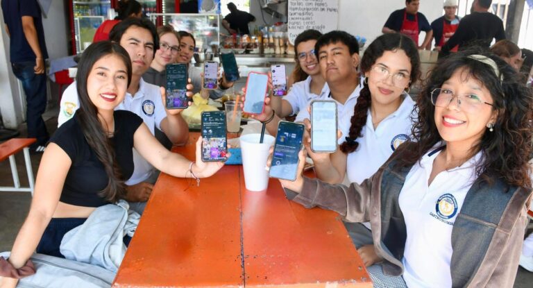 Con el impulso de la gestión de las Autoridades Universitarias y con el objetivo de dar seguimiento a una de las inquietudes de los estudiantes, se inauguró en la zona Sur, la conexión gratuita de WIFI UAS en diferentes áreas del campus universitario.