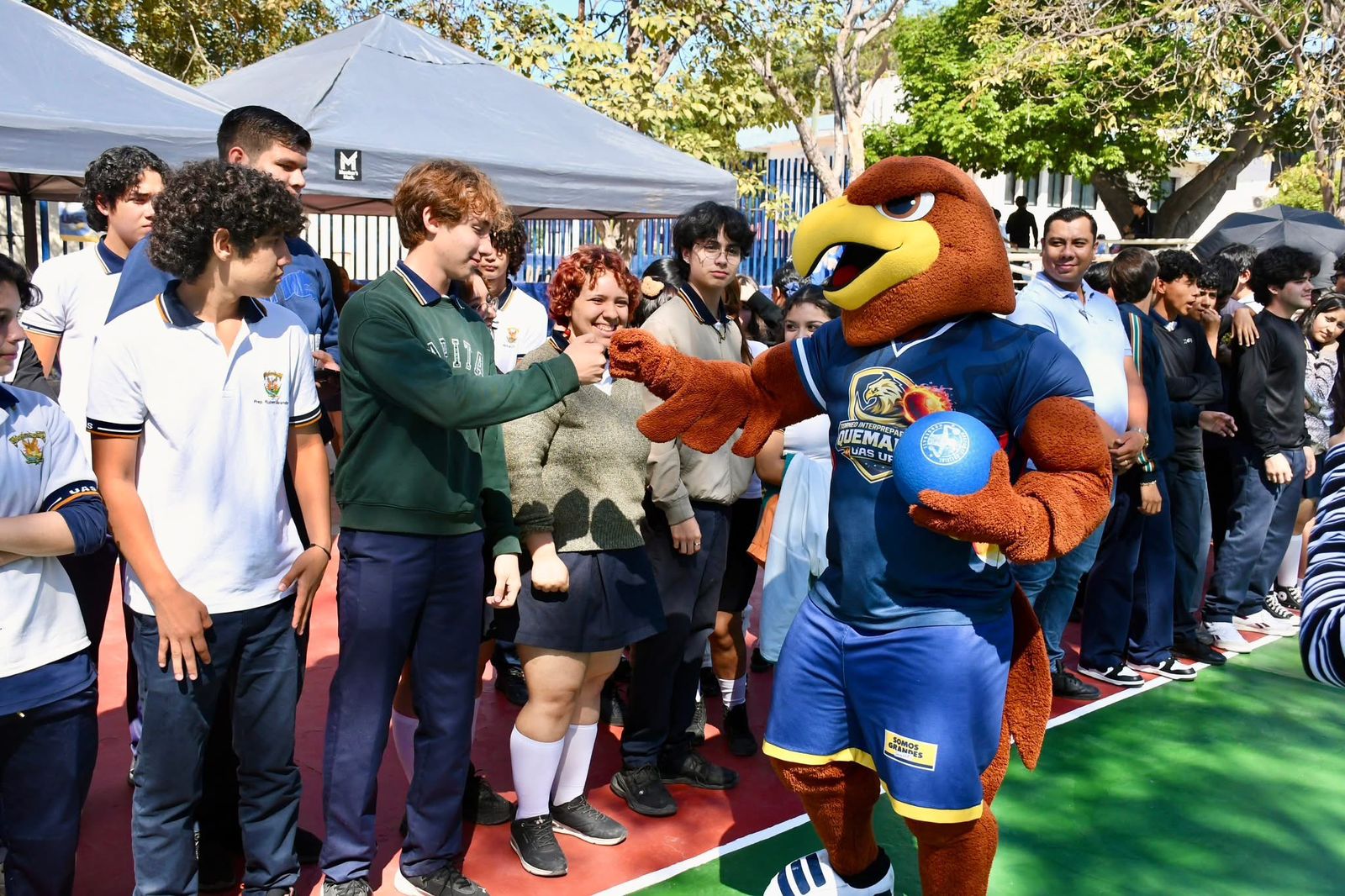 Con una participación masiva que supera los 3,000 estudiantes de bachillerato, la Universidad Autónoma de Sinaloa (UAS), a través de la Unidad de Bienestar Universitario y la Coordinación de Deportes de la Unidad Regional Sur (URS), puso en marcha el Primer Torneo Interpreparatorias de Quemados.